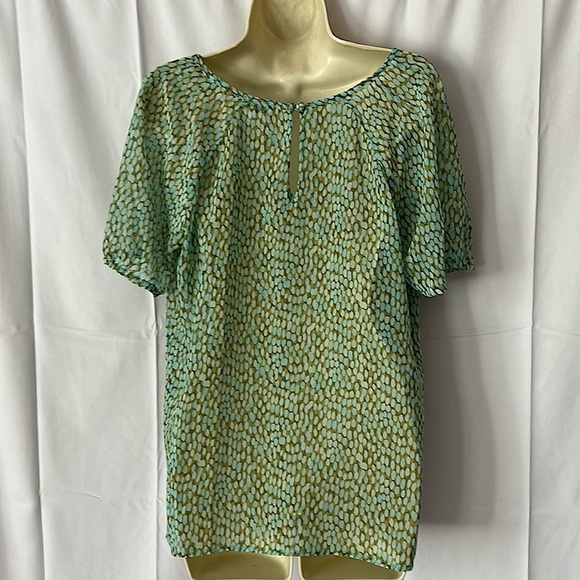 CAbi Keyhole Front Short Sleeve Top Shirt Blouse **Size M** - Picture 2 of 4